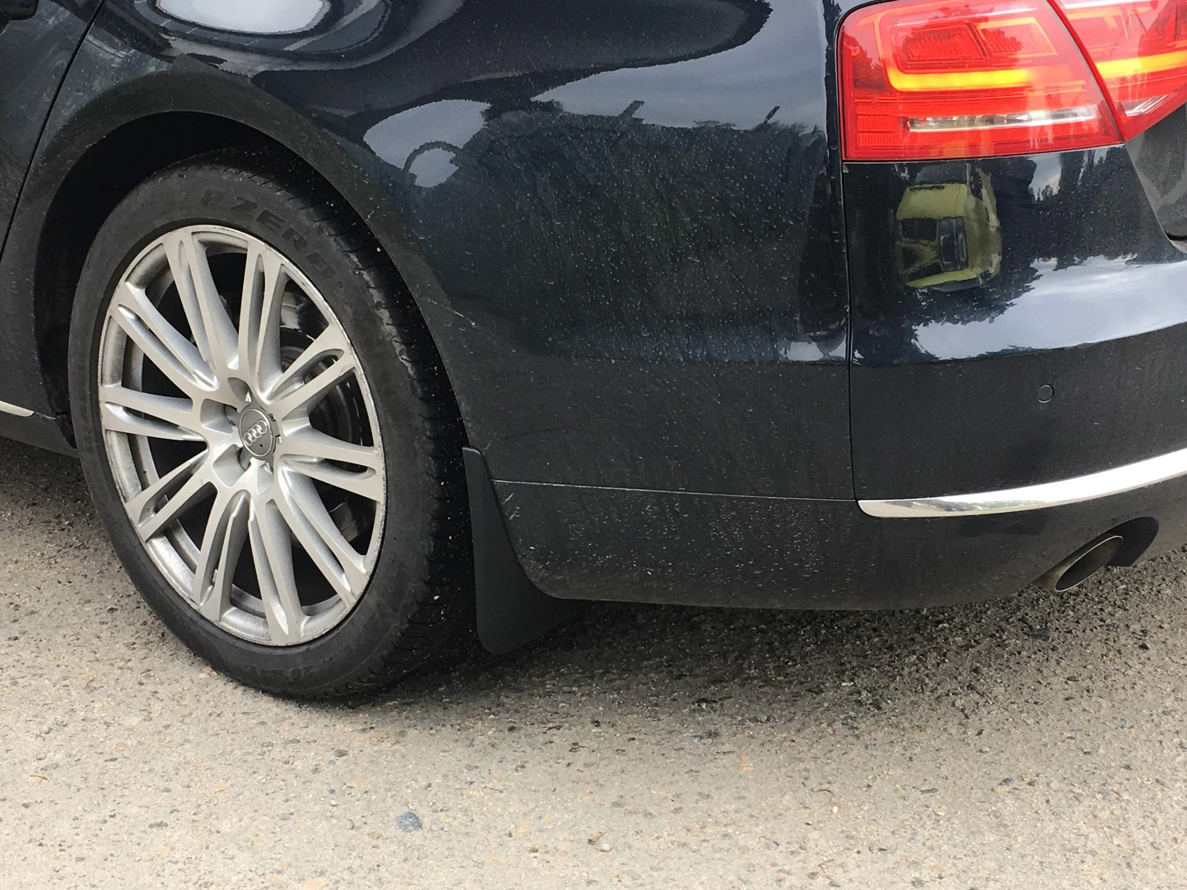 Бризковики Audi A8 — фото 3