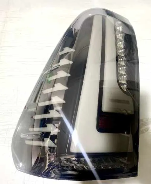 Задні ліхтарі тюнінг LED чорні BW для Toyota Hilux Revo 2014
