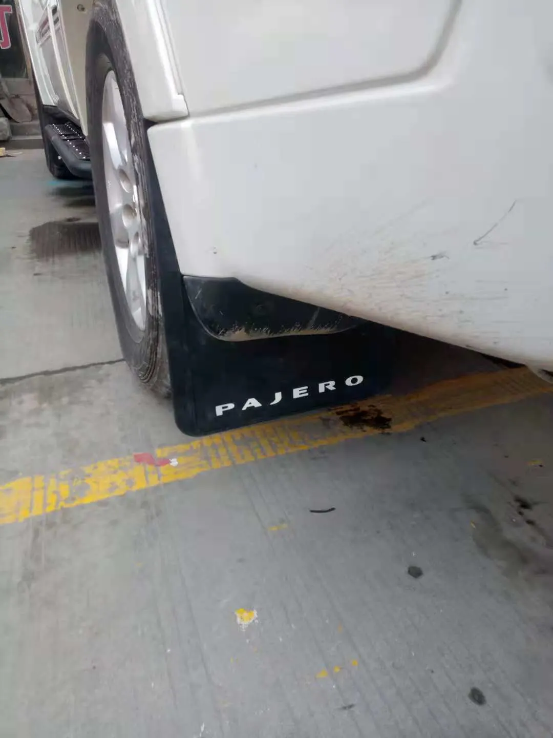 Бризковики Mitsubishi Pajero Wagon 4 — фото 2