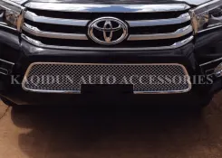 Решітка радіатора нижня для Toyota Hilux 2015+
