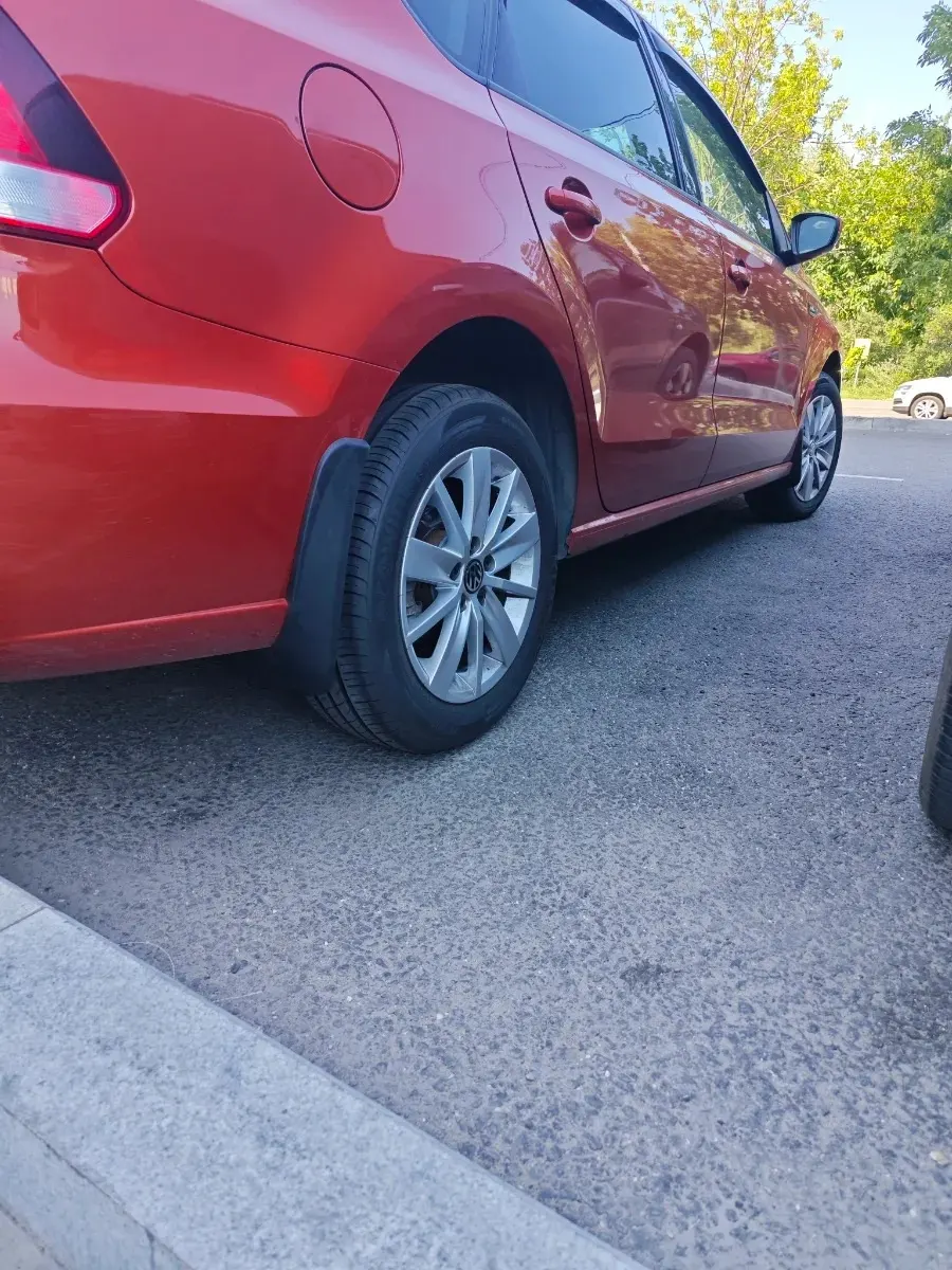 Бризковики Volkswagen Polo седан — фото 4