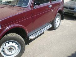 Пороги (чорний метал) для Lada 4X4 (Нива 21213) 3двер. з нержавіючим листом d60