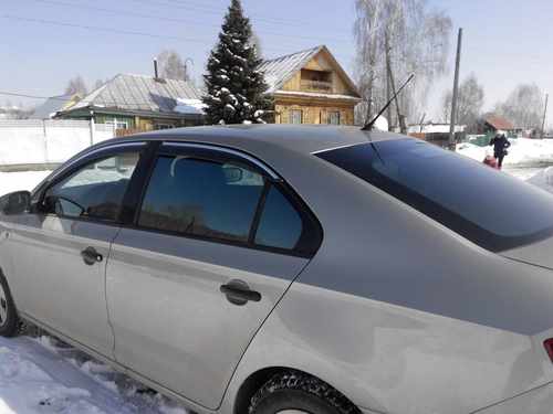 Дефлектори вікон вітровики з хром вставкою (нерж.) для Skoda Rapid 2012+