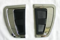 Хром накладки на передні крила Toyota Hilux 2015+