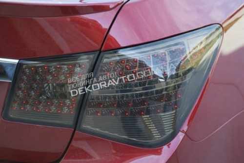 Задня світлодіодна оптика тонована в стилі Mercedes для Chevrolet Cruze 2009+