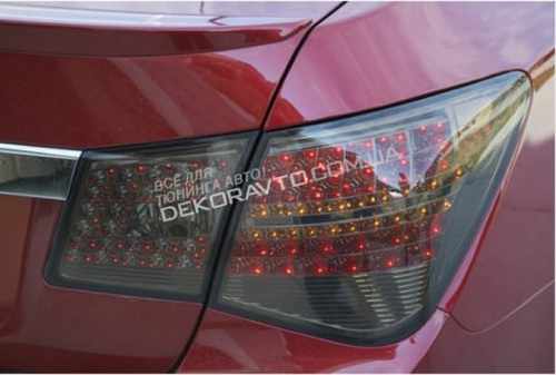 Задня світлодіодна оптика тонована в стилі Mercedes для Chevrolet Cruze 2009+