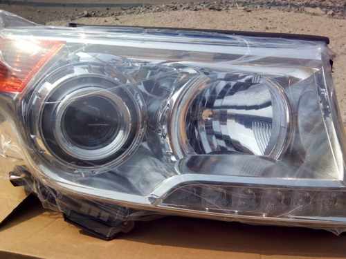 Рестайлінгові передні фари з діодами Toyota Land Cruiser 200 2007-2015