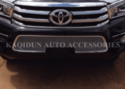 Решітка радіатора нижня для Toyota Hilux 2015+