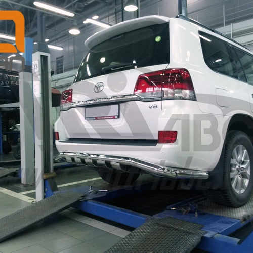 Захист заднього бампера Toyota Land Cruiser 200 (Shark широка) d76/42
