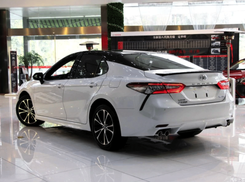 Спойлер Toyota Camry 70 2018+