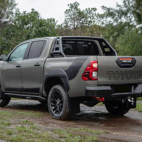 Бризковики Toyota Hilux 2015+ з логотипом, (4шт.)
