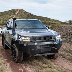 Передние фары с ДХО для Toyota Hilux 2015+