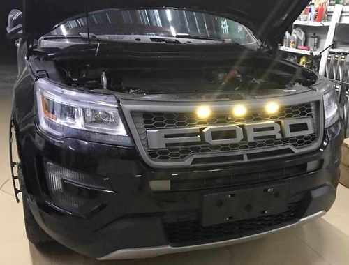 Решетка радиатора с LED огнями для Ford Explorer Mk5 2016-2020 в стиле Raptor