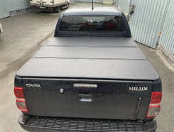 Кришка на кузов Toyota Hilux 2005-2015 (трисекційна, алюмінієва)