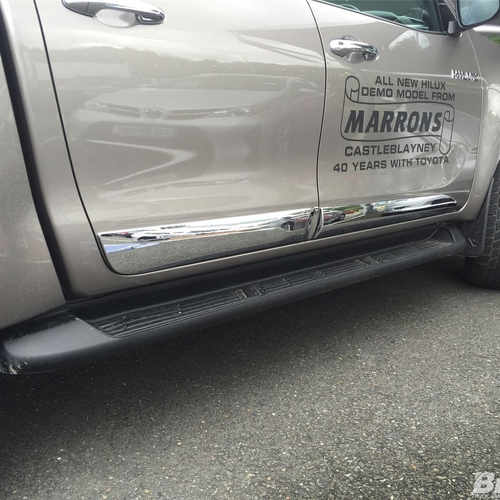 Молдинги на двері хром для Toyota Hilux 2015+