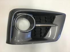Накладка на противотуманную фару ПРАВАЯ F-Sport Lexus LX570 2012-2015