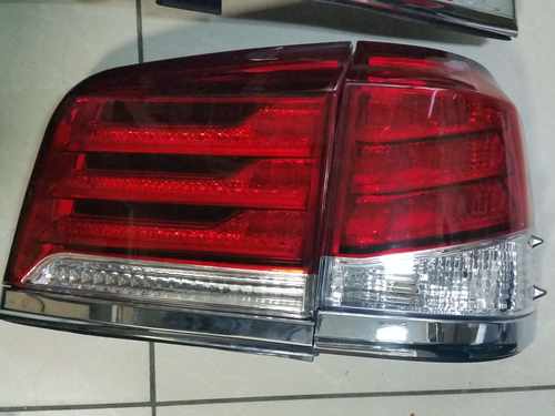 Задні ліхтарі рестайлінг Lexus LX 570 2012-2015 червоно-білі (комплект 4шт.)