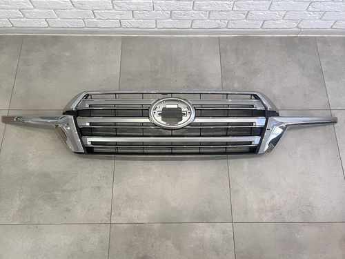 Решітка радіатора з віями Toyota Land Cruiser 200 2016+ СІРА