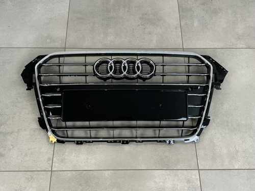 Решітка радіатора Audi A4 B8 2012-2015 чорна з хромом