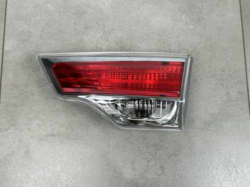 Задній ліхтар правий внутрішній Toyota Highlander 2014-2016