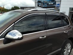 Дефлектори вікон вітровики з хром молдингом Volkswagen Touareg 2010-2017