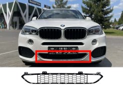 Решетки в бампер средняя на BMW X5 F15 2013-2018 года