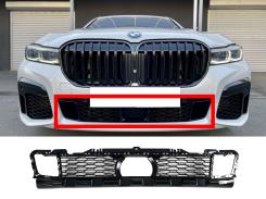 Решетки в бампер средняя (под дистроник) на BMW 7 Series G11/G12 2019-2023 года