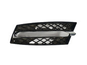 Грати в бампер RH (оригінал Б/В) на Mercedes-Benz CLS-Class C218 2014-2018 року