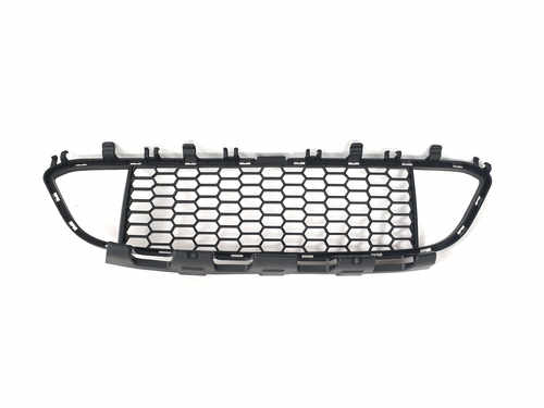 Решітка в бампер середня на BMW 3 Series F30/F31 2011-2018 року