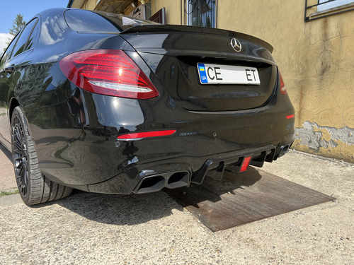 Спойлер Чорний глянець (седан) на Mercedes-Benz E-Class W213 2016-2020.