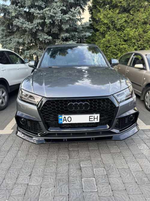 Губа (переднього бампера) Чорний глянець (під RS бампер) на AUDI Q5 80A 2016-2020 року