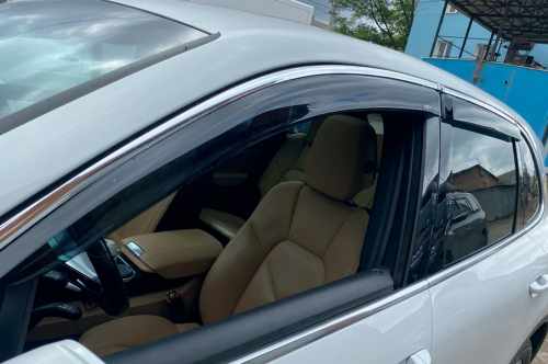 Вітровики Volkswagen Touareg 2010-2018 / Porsche Cayenne, з хромованим молдингом, HIC (4 шт)