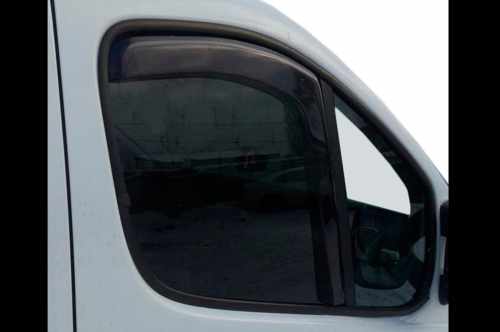 Ветровики Opel Vivaro 2001-2015 / Renault Trafic / Nissan Primastar, вставные, HIC (2 шт)