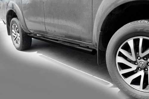 Бокові труби Nissan Navara/NP300 2016+, чорні, нержавіюча сталь, CAN (2 шт)