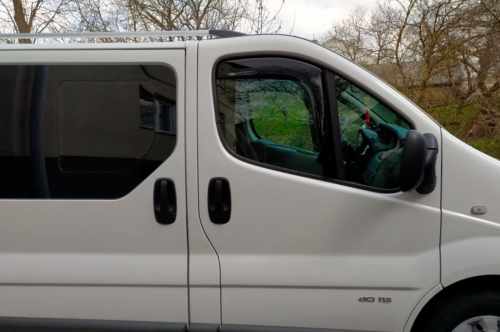Ветровики Opel Vivaro 2001-2015 / Renault Trafic / Nissan Primastar, вставные, HIC (2 шт)