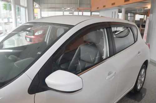 Ветровики Nissan Tiida 2011-2014, хэтчбек, HIC (4 шт)