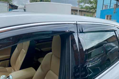 Вітровики Volkswagen Touareg 2010-2018 / Porsche Cayenne, з хромованим молдингом, HIC (4 шт)