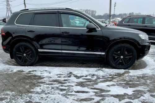 Вітровики Volkswagen Touareg 2010-2018 / Porsche Cayenne, з хромованим молдингом, HIC (4 шт)