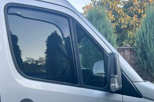 Вітровики Mercedes Sprinter W906 2006-2018 / Volkswagen Crafter, вставні, HIC (2 шт)