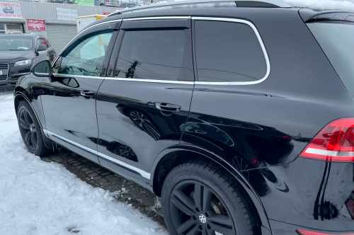 Вітровики Volkswagen Touareg 2010-2018 / Porsche Cayenne, з хромованим молдингом, HIC (4 шт)