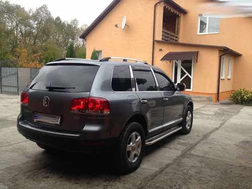 Рейлинги Volkswagen Touareg 7L 2002-2010, хромированные, пластиковые ножки, DDU (2 шт)