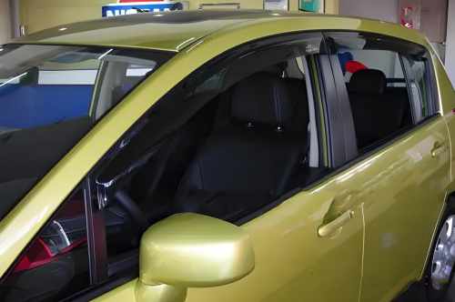 Ветровики Nissan Tiida 2004-2011, седан, HIC (4 шт)