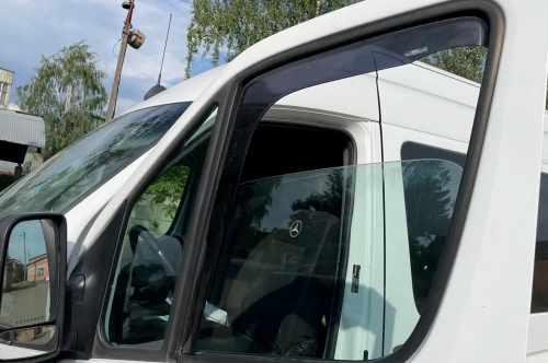 Вітровики Mercedes Sprinter W906 2006-2018 / Volkswagen Crafter, вставні, HIC (2 шт)