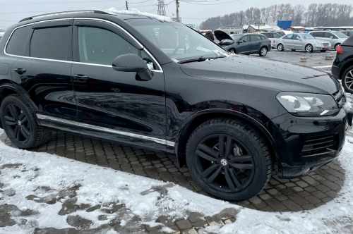 Вітровики Volkswagen Touareg 2010-2018 / Porsche Cayenne, з хромованим молдингом, HIC (4 шт)