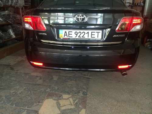 Габаритні вогні Toyota Avensis 2009-2012