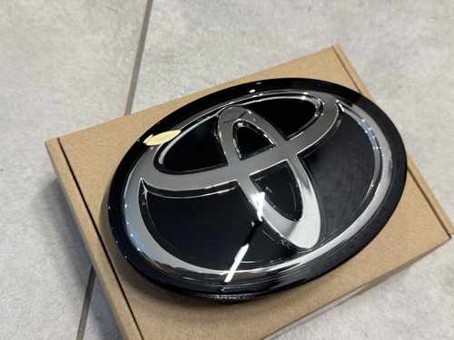 Емблема TOYOTA чорна ПІД ДИСТРОННИК 5314133130