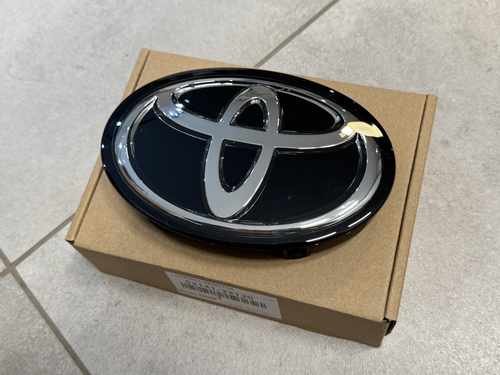 Емблема TOYOTA чорна ПІД ДИСТРОННИК 5314133130