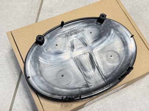 Емблема TOYOTA чорна ПІД ДИСТРОННИК 5314133130