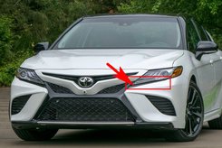 Накладка бампера под фару левая Toyota Camry SE / XSE 70 2018+