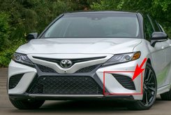 Заглушка в бампер левая Toyota Camry SE / XSE 70 2018+